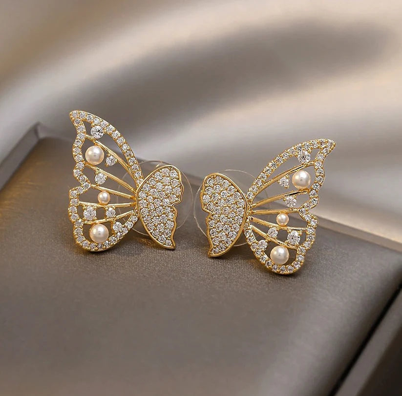 Beautiful Korean Pearl and Cubic Zirconia Stud Earrings